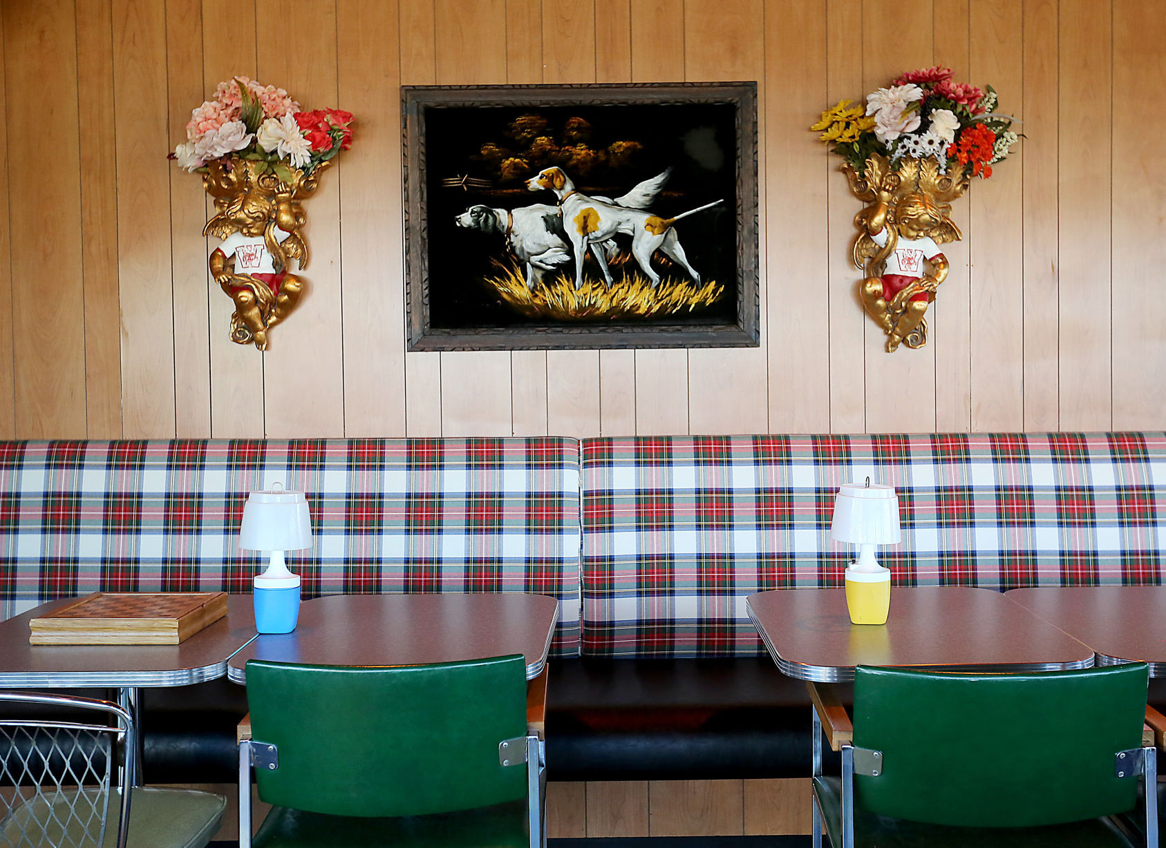 Camp Trippalindee banquette